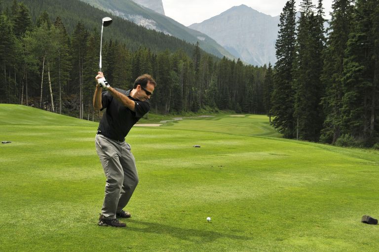 Les célibataires sur le terrain de golf ont-ils le droit de jouer?
